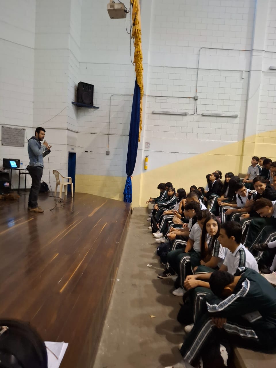 El Científico Vuelve a la Escuela